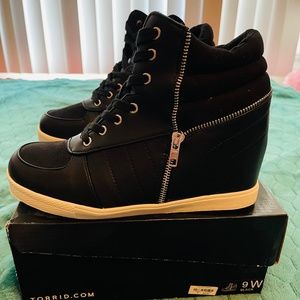 TORRID Sneaker Wedge Size 9 Wide